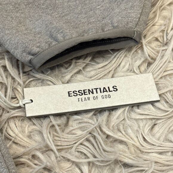 NWT Fear of God Essentials Sweatshirt medium - Picture 5 of 7